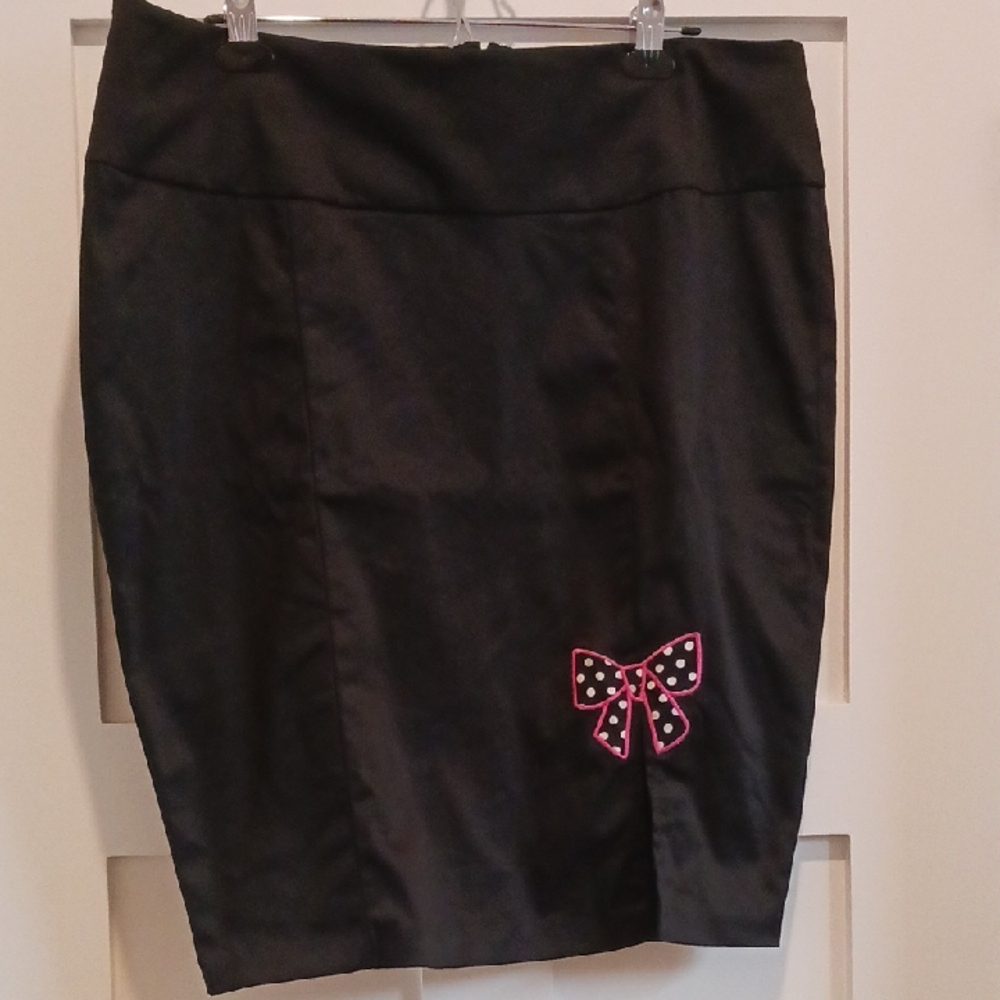 Torrid Size 16  Retro Chic Black Pencil Skirt with Pink Bow Embellishment